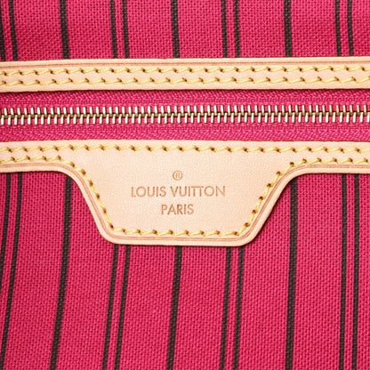 Exclusive Louis Vuitton Monogram Delightful MM — Detail View