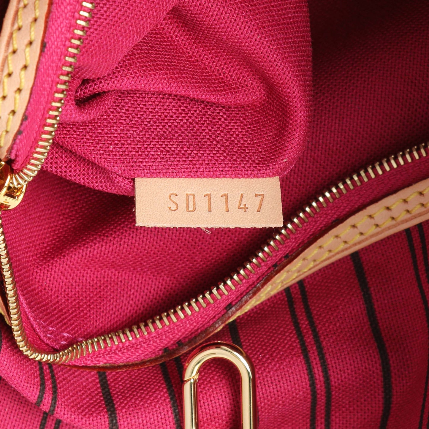 Exclusive Louis Vuitton Monogram Delightful MM — Lifestyle View