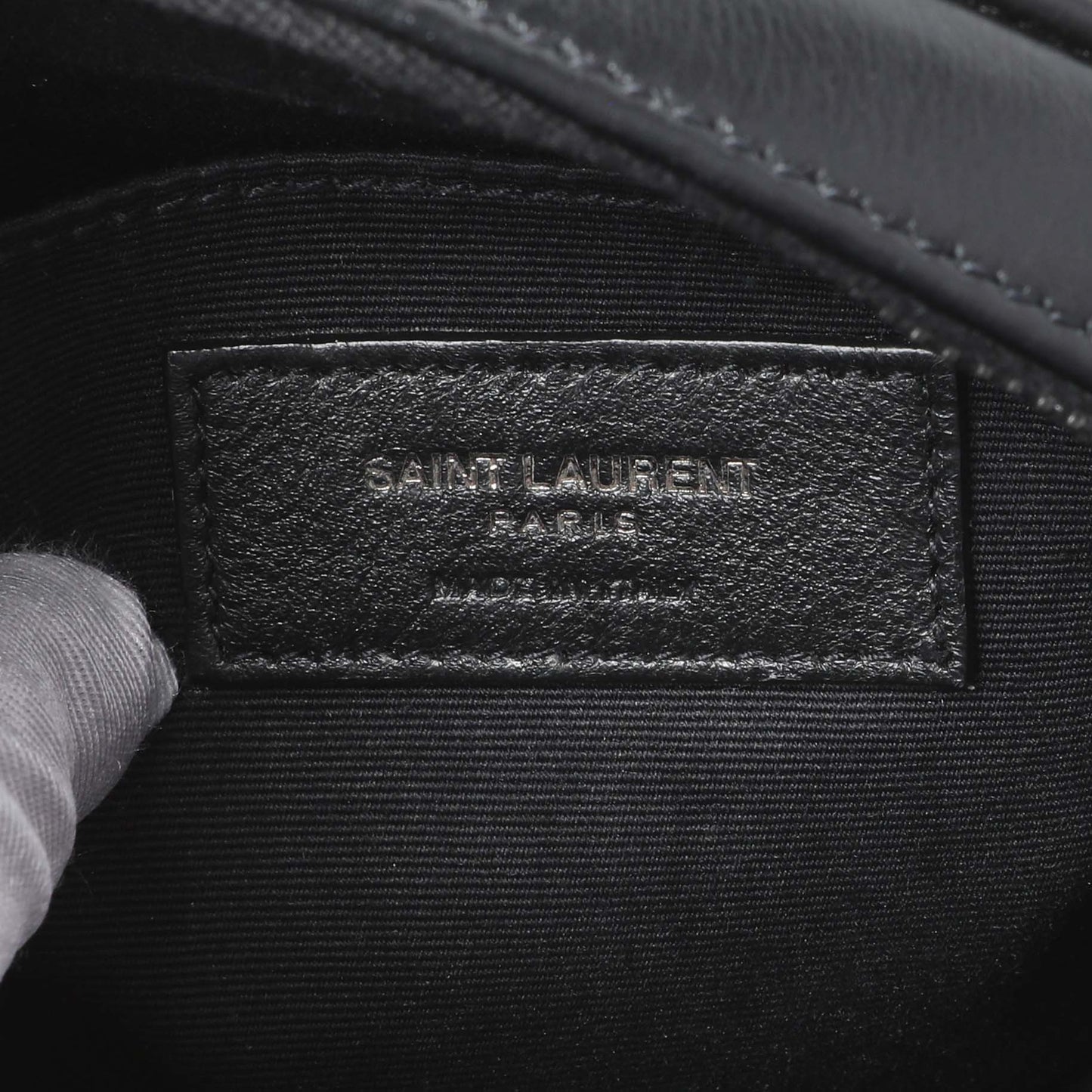 Exclusive Saint Laurent Black Calfskin Matelasse Chevron Round Vinyle Camera Bag — Detail View