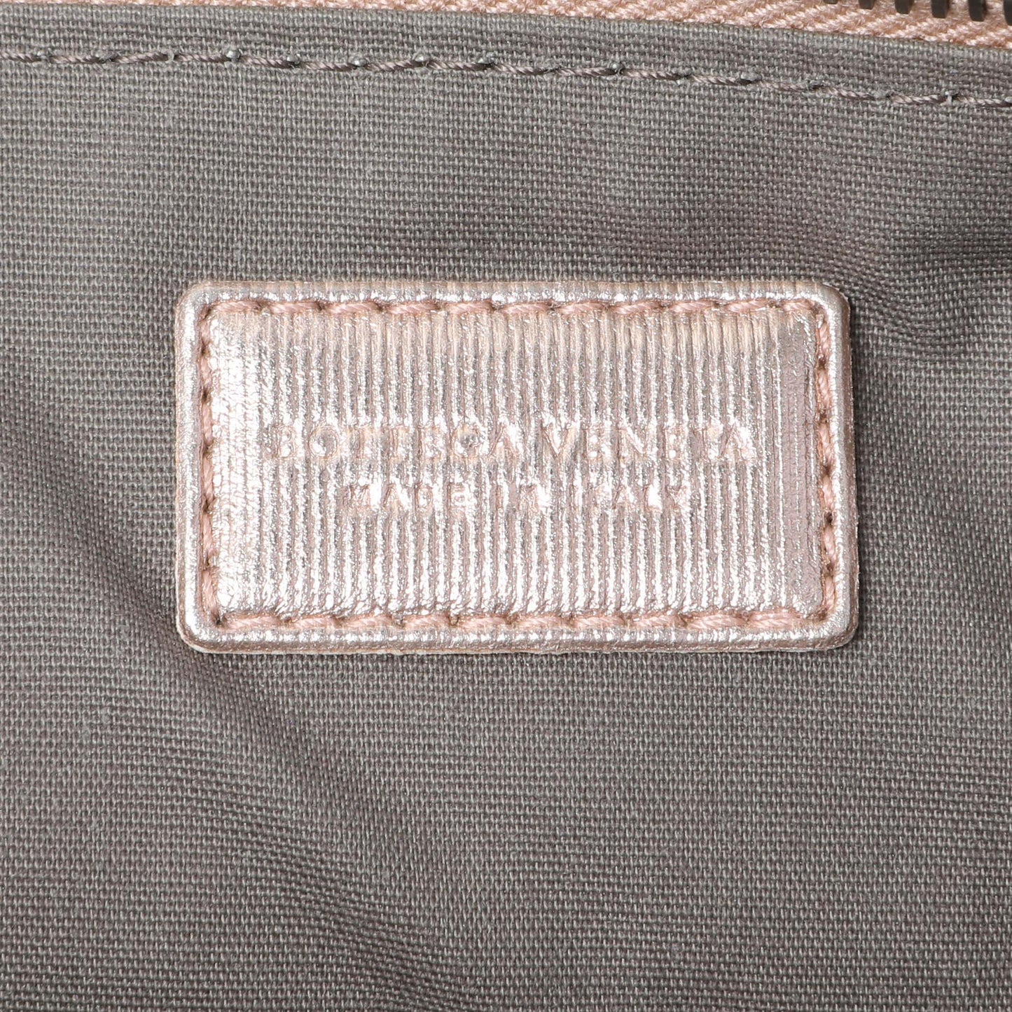 Exclusive Bottega Veneta Metallic Pink Nappa Intrecciato Zipped Flat Pouch — Detail View