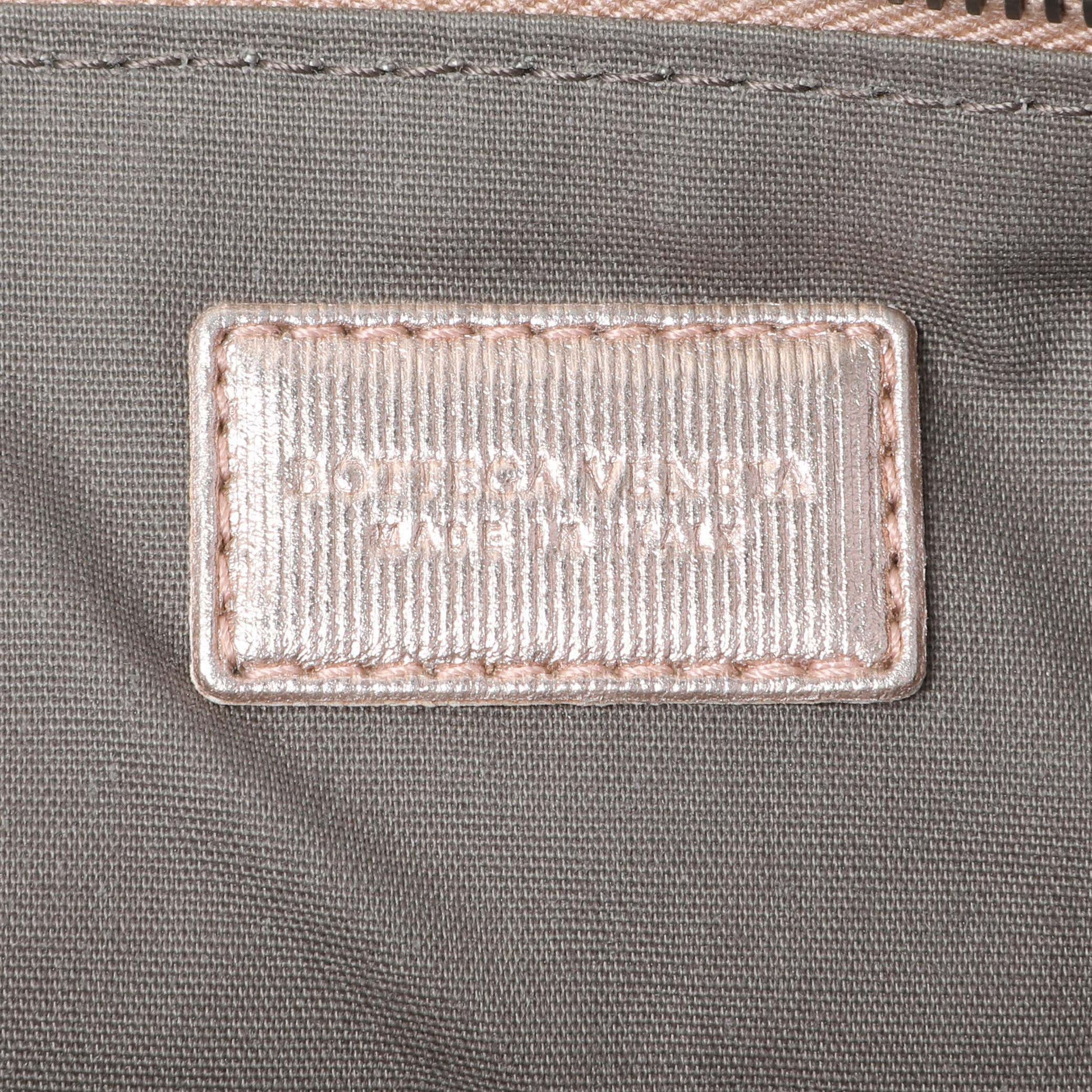 Exclusive Bottega Veneta Metallic Pink Nappa Intrecciato Zipped Flat Pouch — Detail View