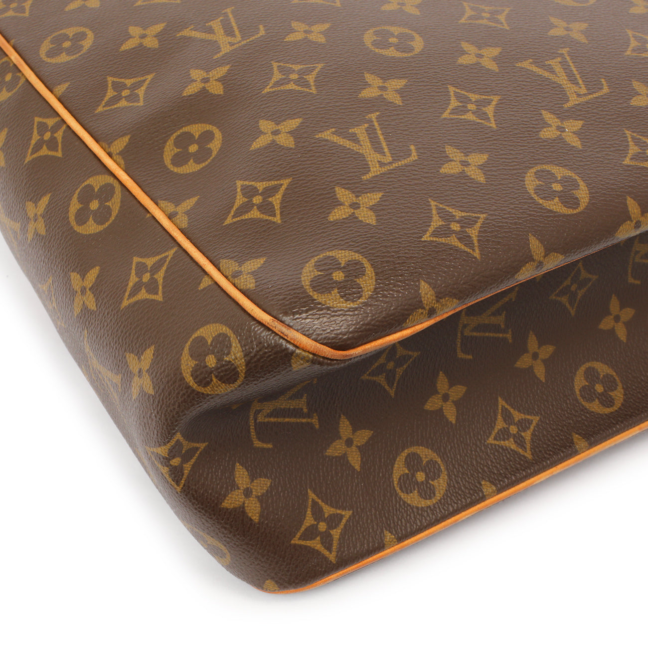 Exclusive Louis Vuitton Monogram Multipli-Cite — Lifestyle View