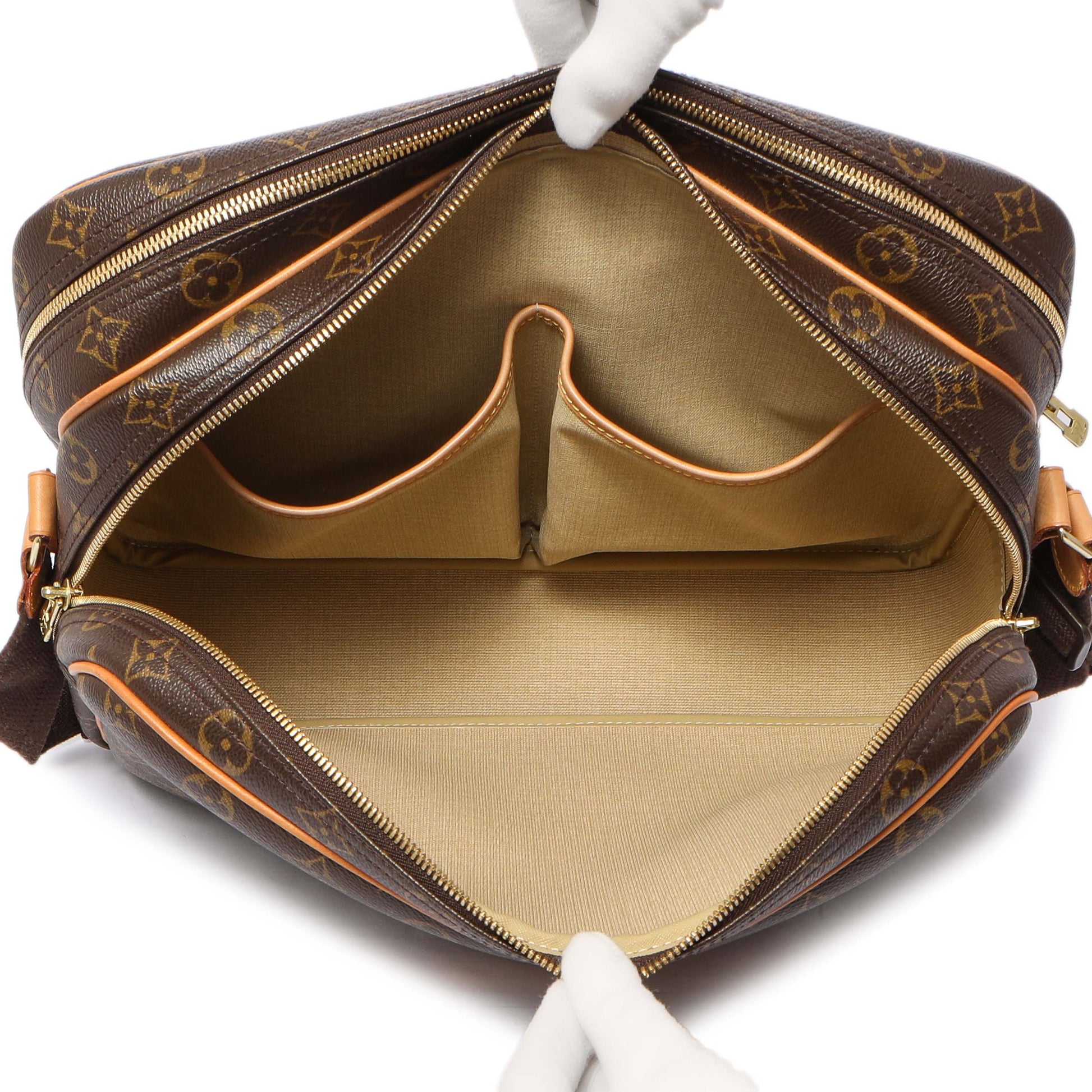 Exclusive Louis Vuitton Monogram Reporter GM — Detail View