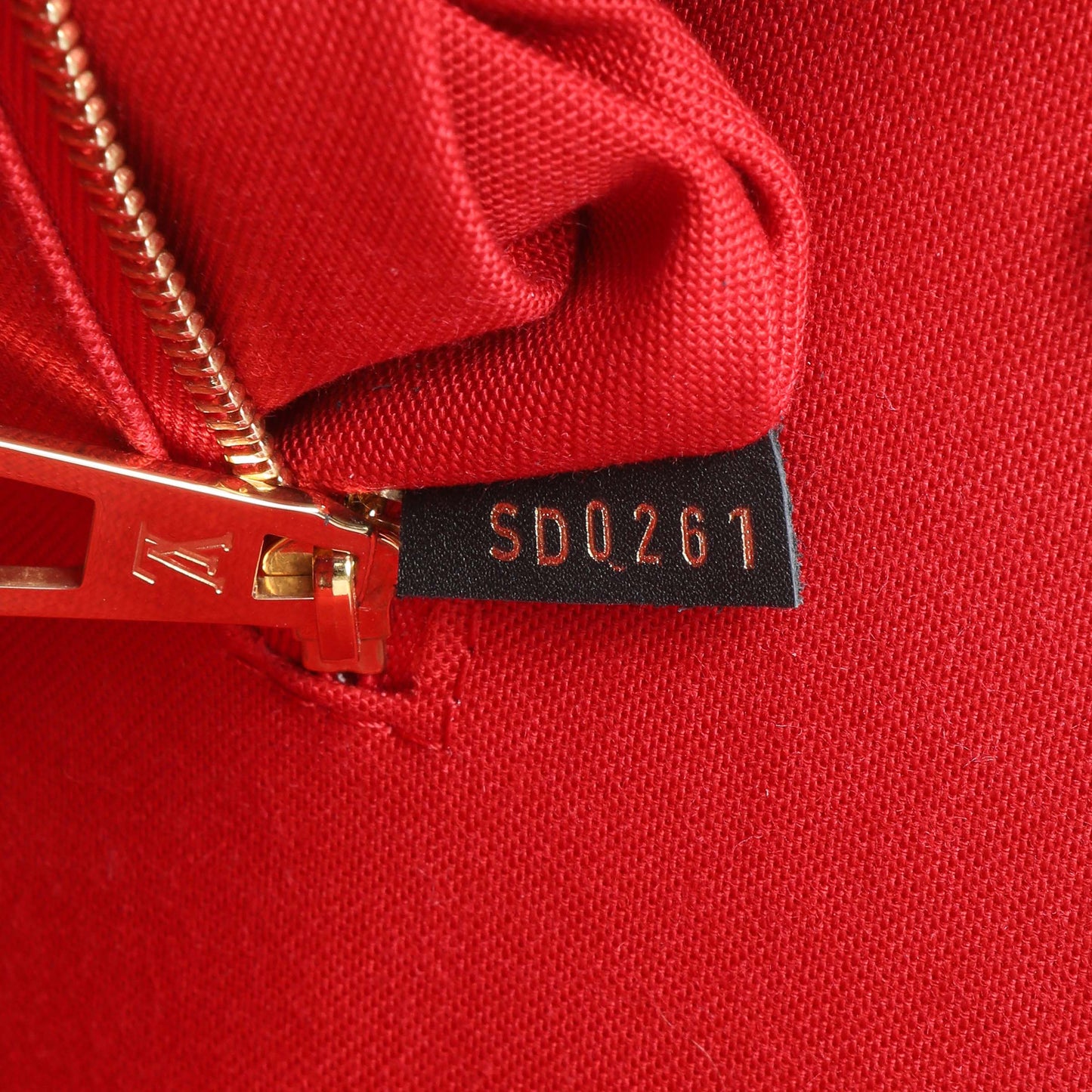 Exclusive Louis Vuitton Reverse Monogram Giant Onthego GM — Lifestyle View