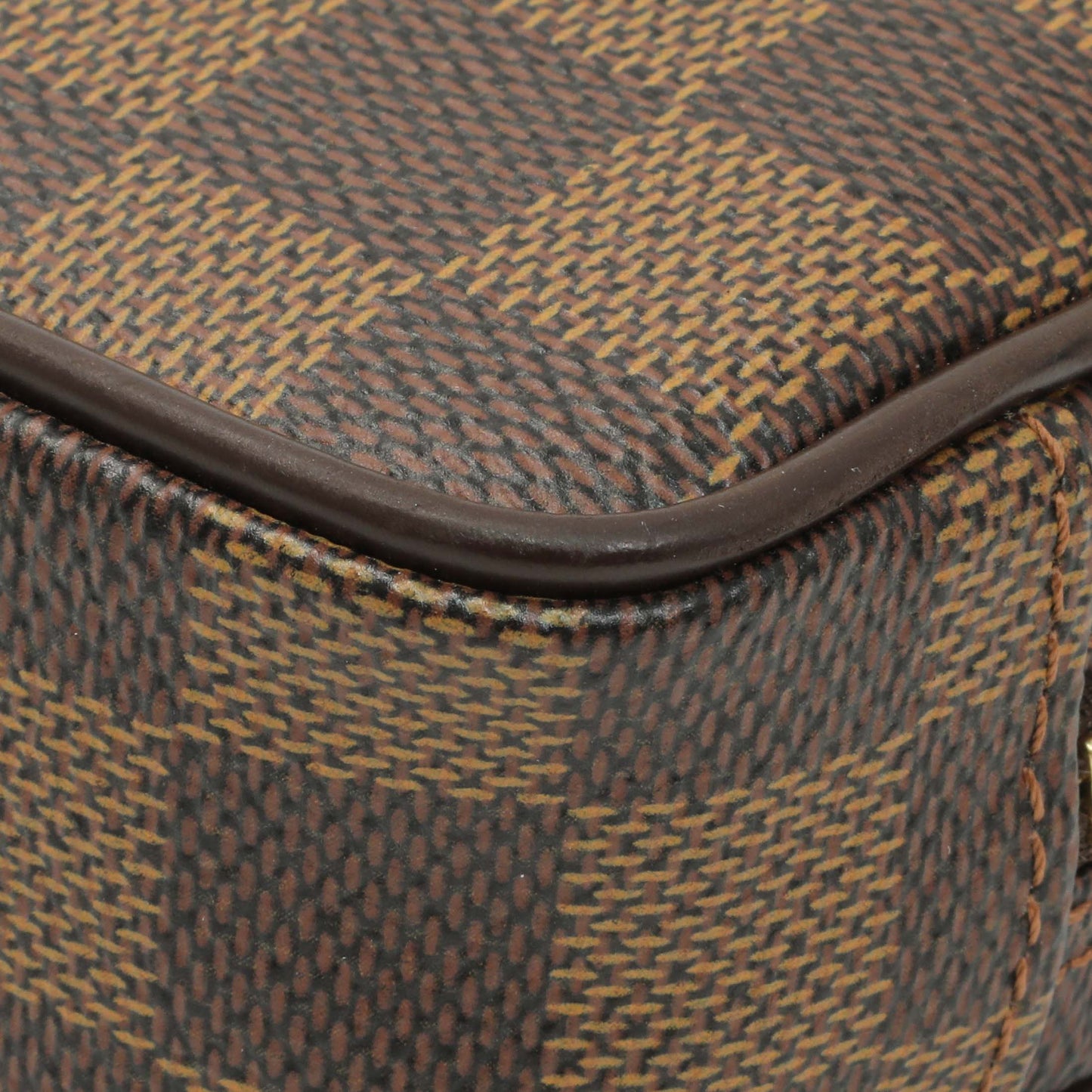 Exclusive Louis Vuitton Damier Ebene Etui Okapi — Detail View