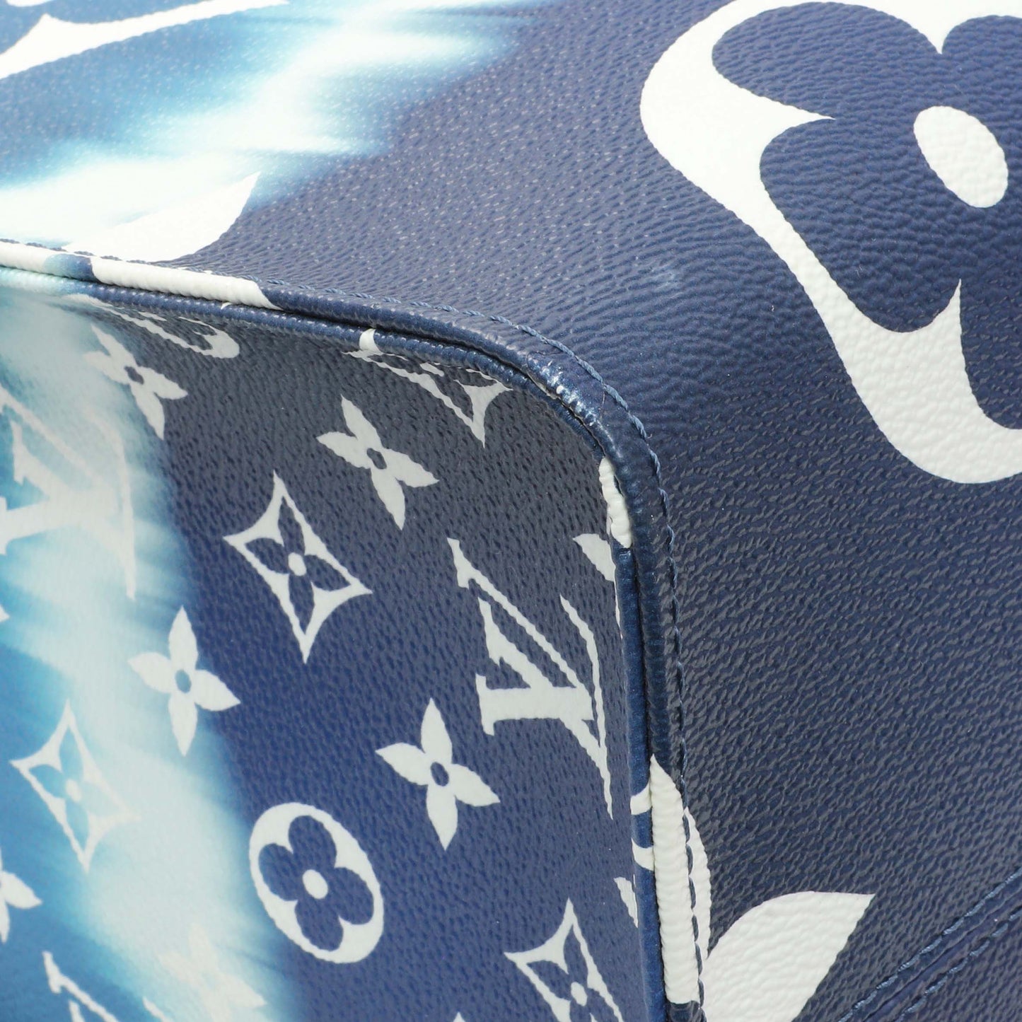Exclusive Louis Vuitton Monogram Escale Onthego GM Blue — Top View