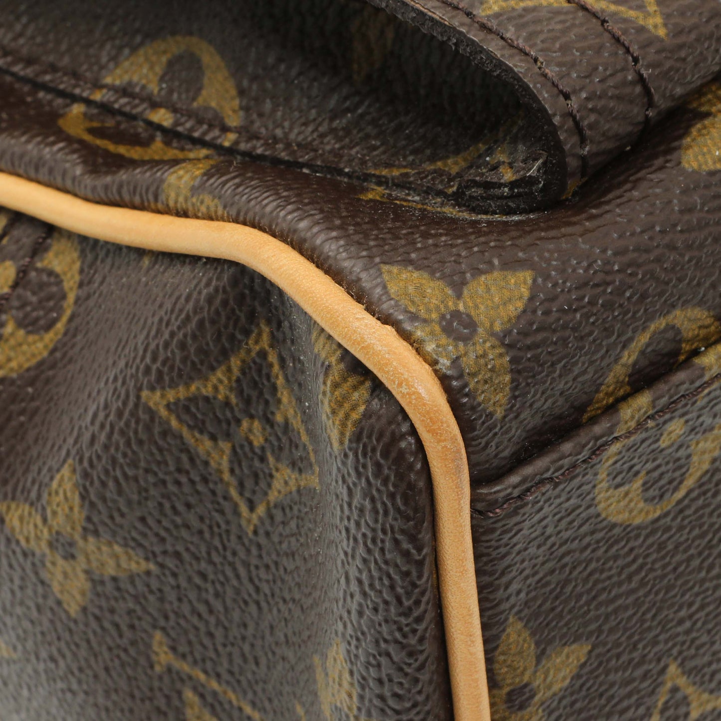 Exclusive Louis Vuitton Monogram Manhattan PM — Top View