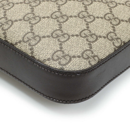 Exclusive Gucci GG Supreme Monogram Flat Messenger — Detail View
