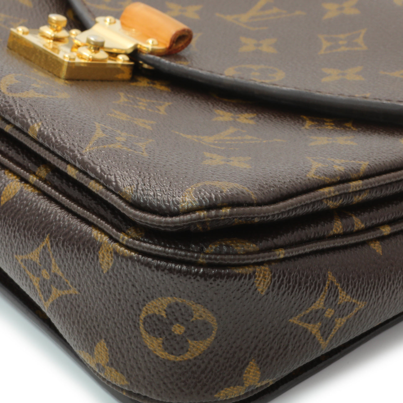 Exclusive Louis Vuitton Monogram Pochette Metis — Detail View