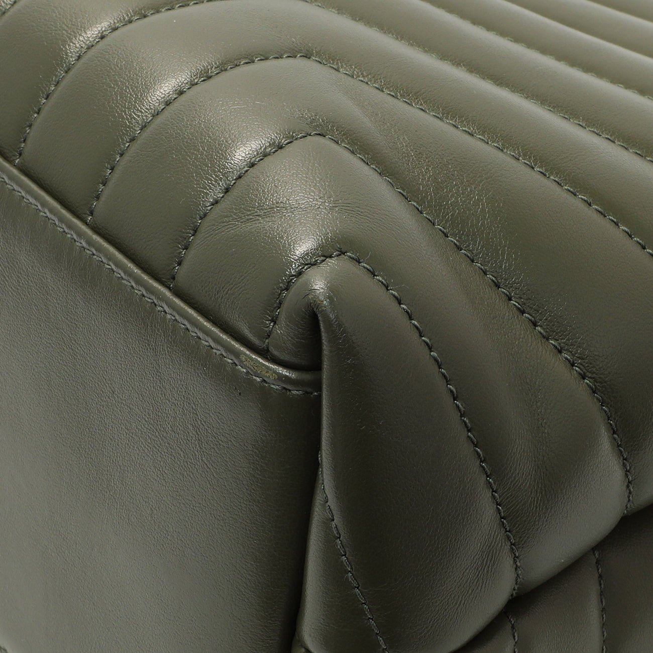 Exclusive Saint Laurent Calfskin Y Quilted Monogram Medium Loulou Chain Satchel — Alternate View 7
