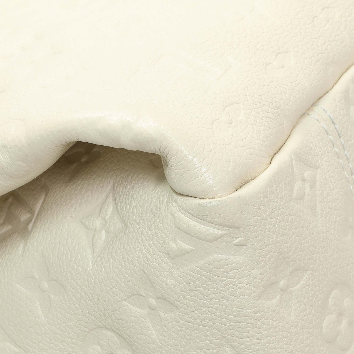 Exclusive Louis Vuitton White Empreinte Artsy MM — Top View