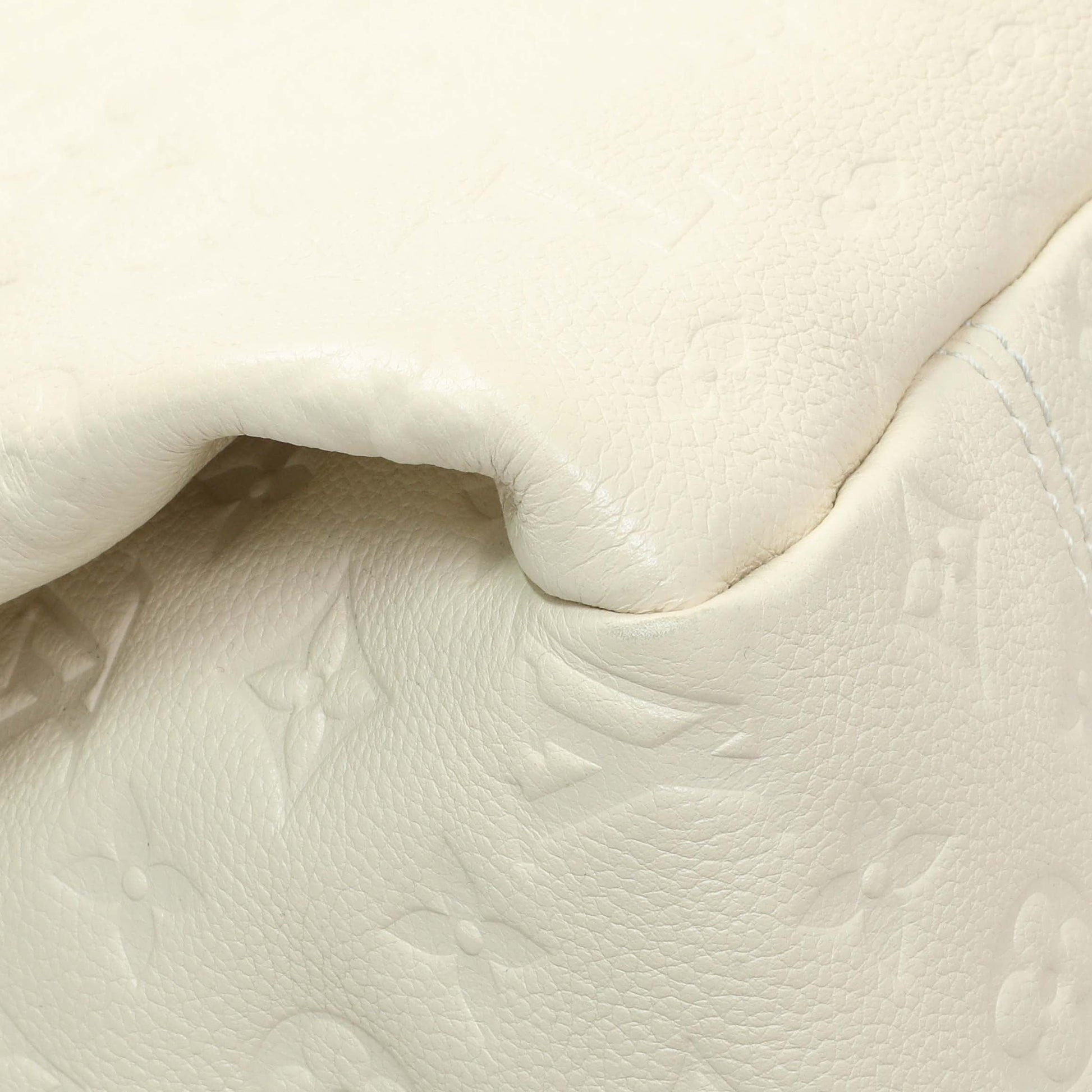 Exclusive Louis Vuitton White Empreinte Artsy MM — Top View