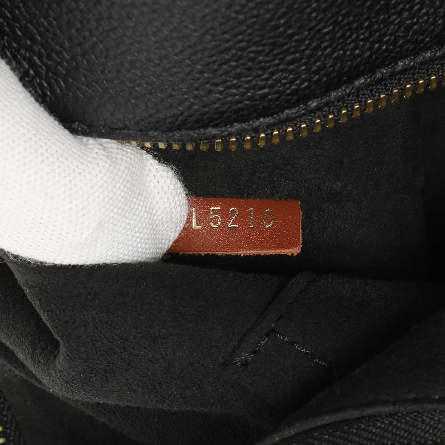 Exclusive Louis Vuitton Black Monogram V Tote MM — Alternate View 10