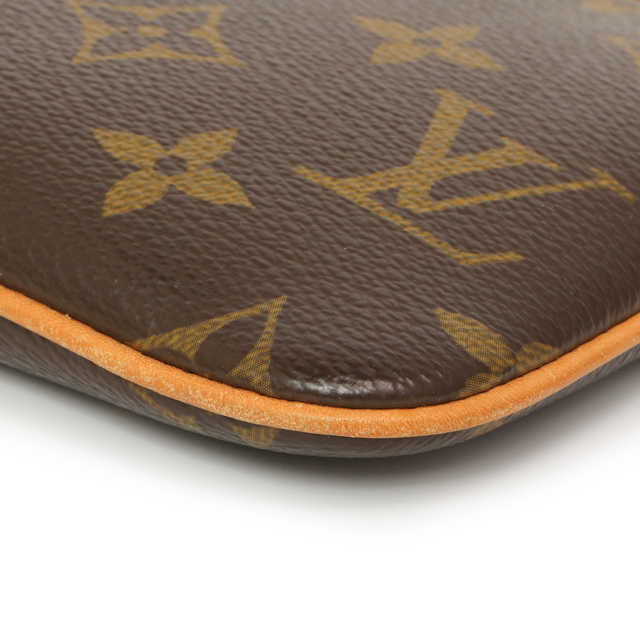 Exclusive Louis Vuitton Monogram Pochette Milla MM — Detail View