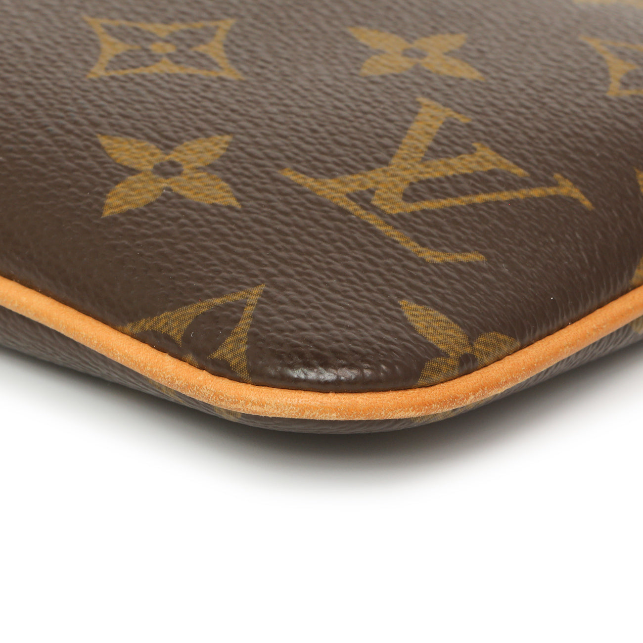 Exclusive Louis Vuitton Monogram Pochette Milla MM — Alternate View 7