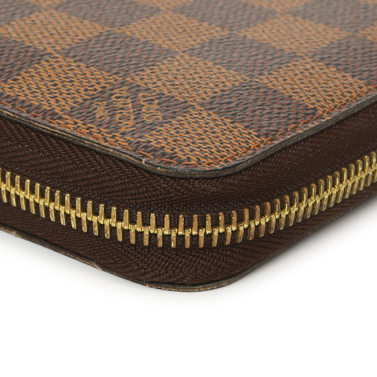 Exclusive Louis Vuitton Damier Ebene Zippy Wallet — Detail View