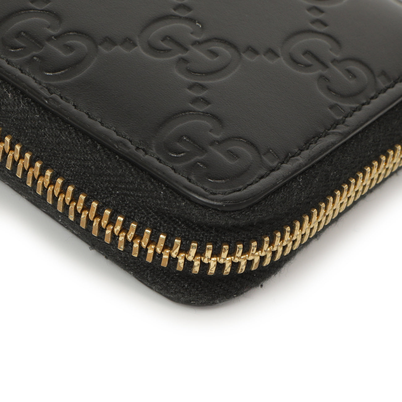 Exclusive Gucci Black Guccissima Zip Around Card Case — Detail View
