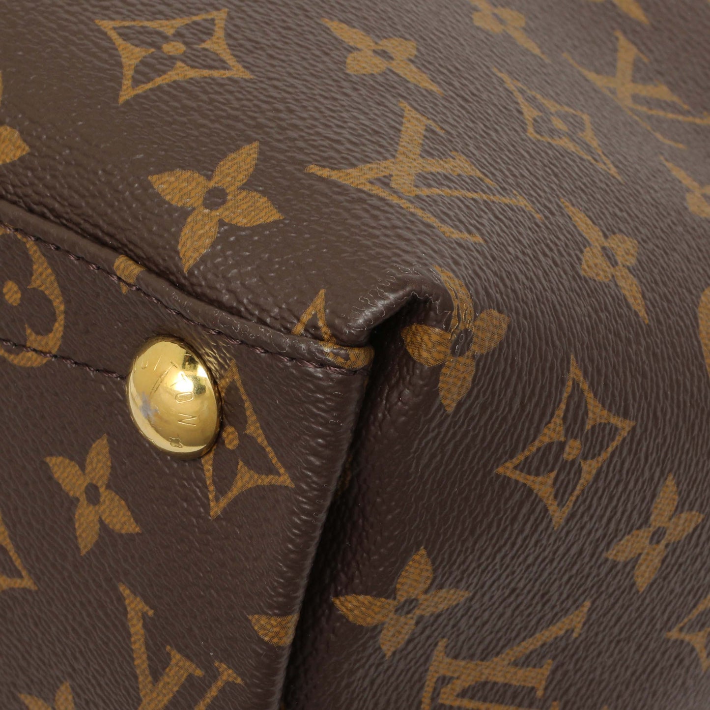 Exclusive Louis Vuitton Black Monogram V Tote MM — Detail View