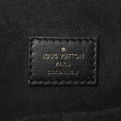 Exclusive Louis Vuitton Black Lambskin Quilted Flowers Triangle Softy — Detail View