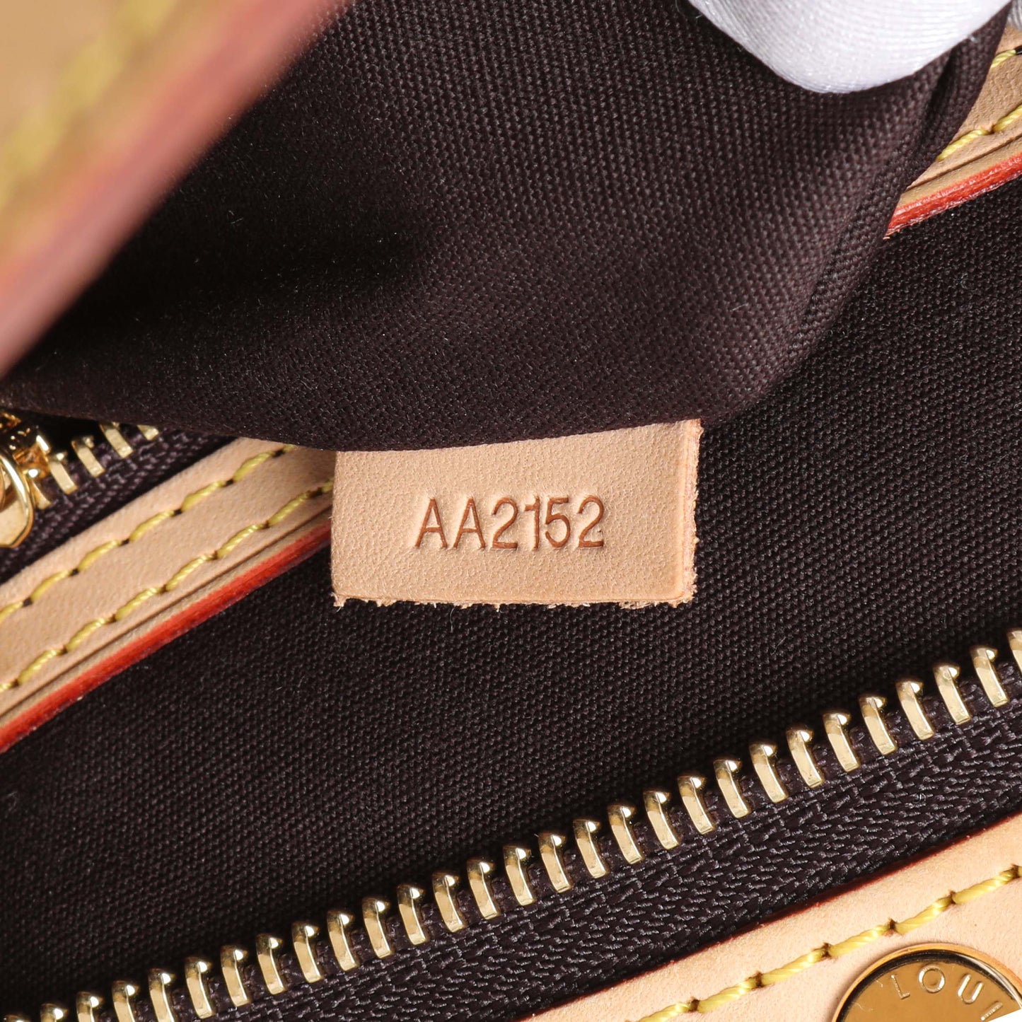 Exclusive Louis Vuitton Amarante Vernis Brea MM — Alternate View 10