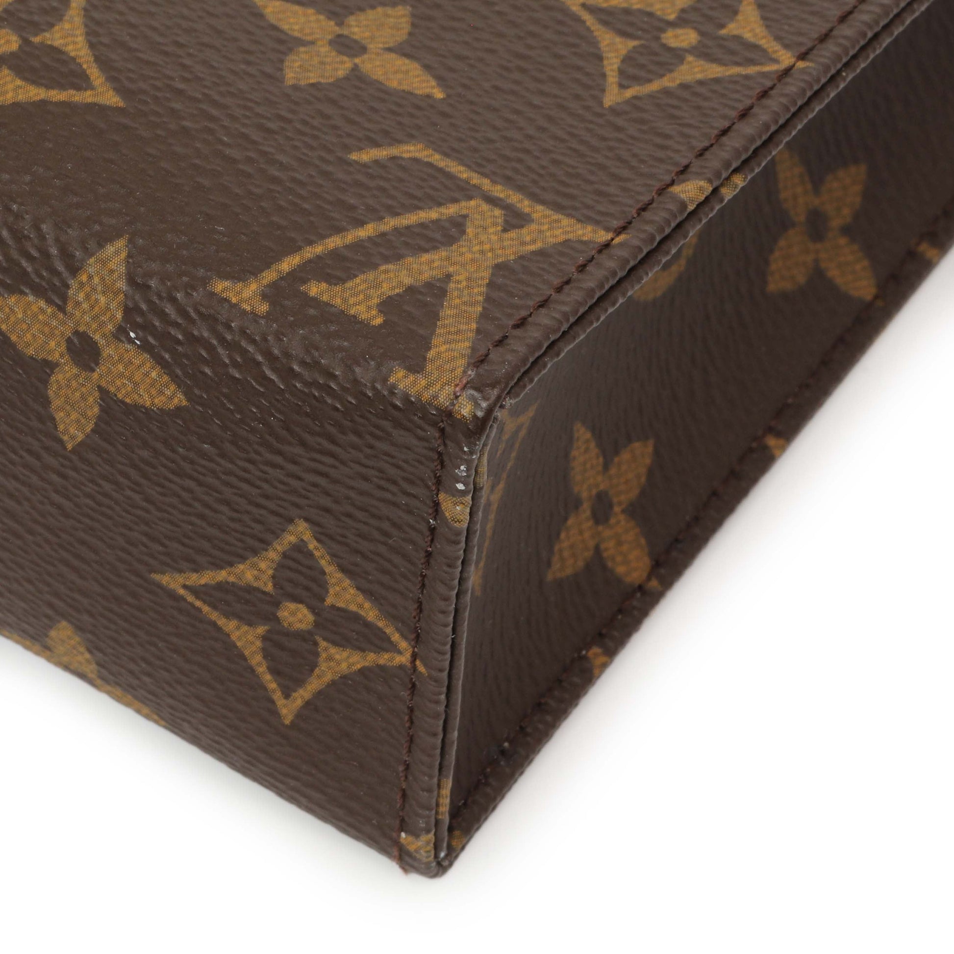 Exclusive Louis Vuitton Monogram Toiletry Pouch 19 — Detail View