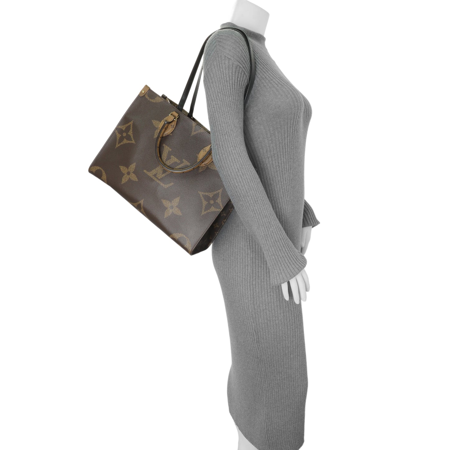 Exclusive Louis Vuitton Reverse Monogram Giant Onthego MM — Lifestyle View