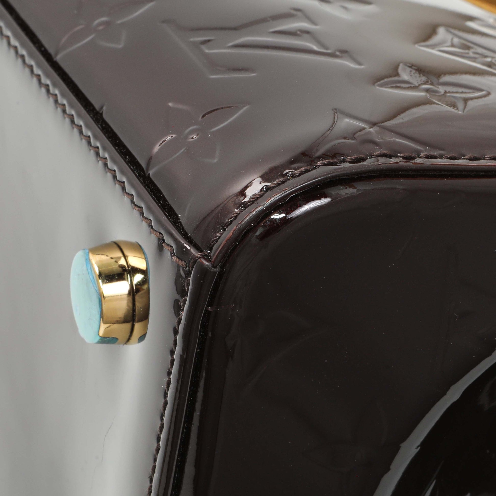 Exclusive Louis Vuitton Amarante Vernis Brea MM — Detail View