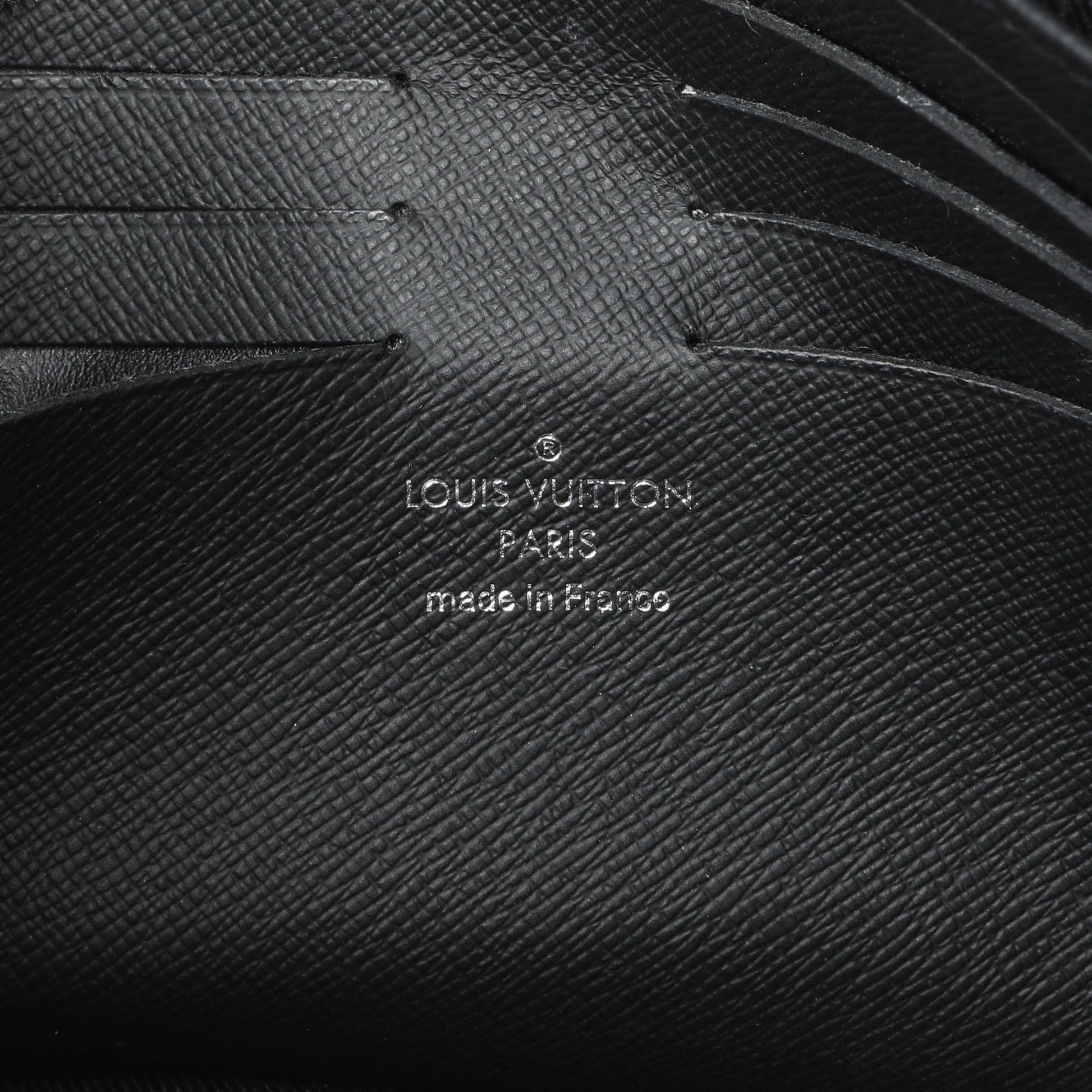 Exclusive Louis Vuitton Damier Graphite Kasai Clutch — Detail View