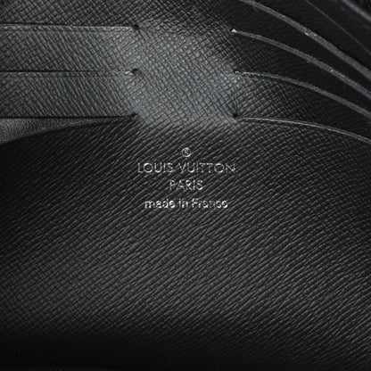 Exclusive Louis Vuitton Damier Graphite Kasai Clutch — Detail View