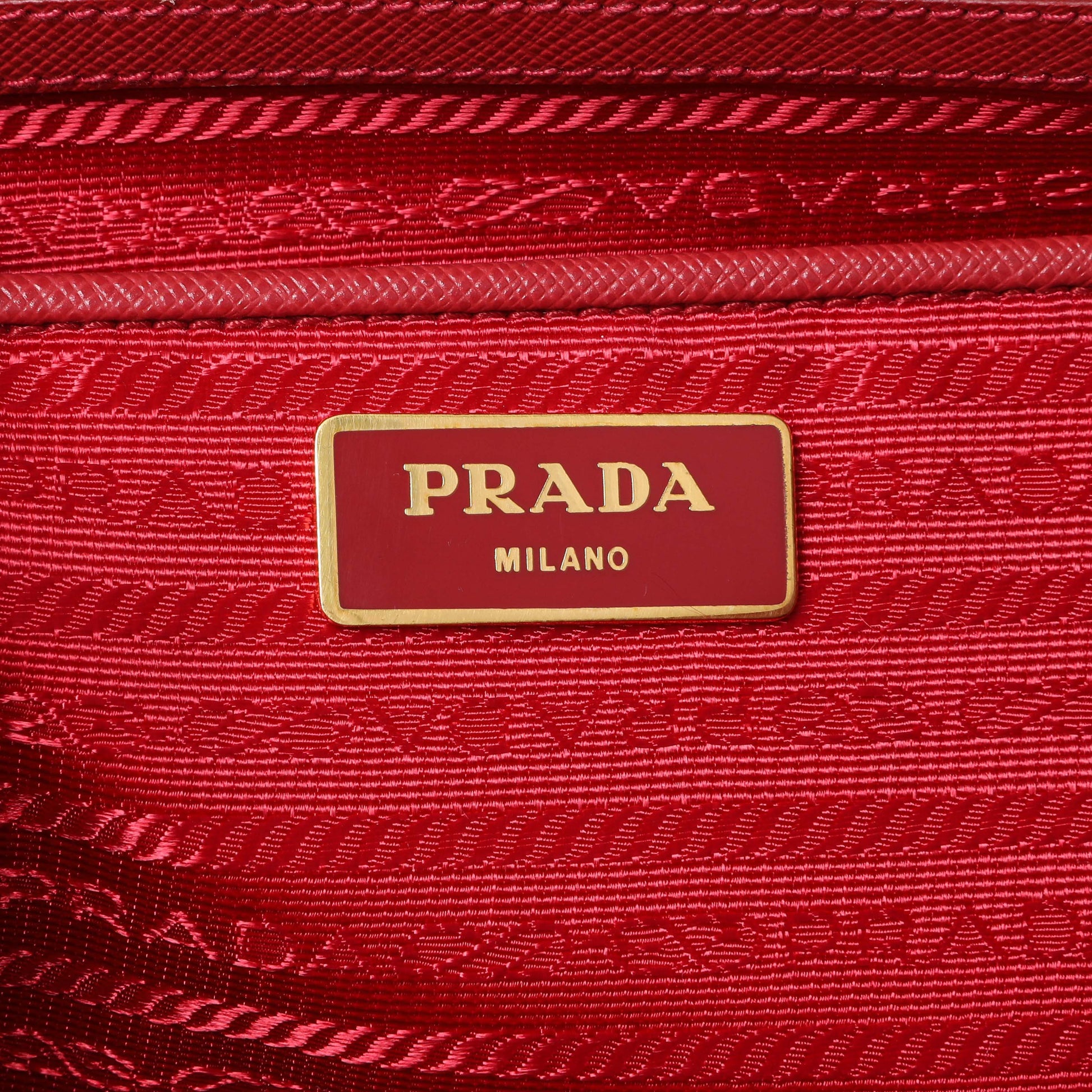 Exclusive Prada Fuoco Saffiano Galleria Double Zip Large — Detail View