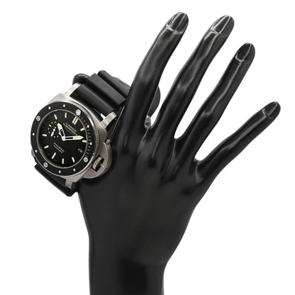 Exclusive Panerai Titanium Luminor 1950 Submersible Amagnetic 3 Days PAM00389 — Detail View