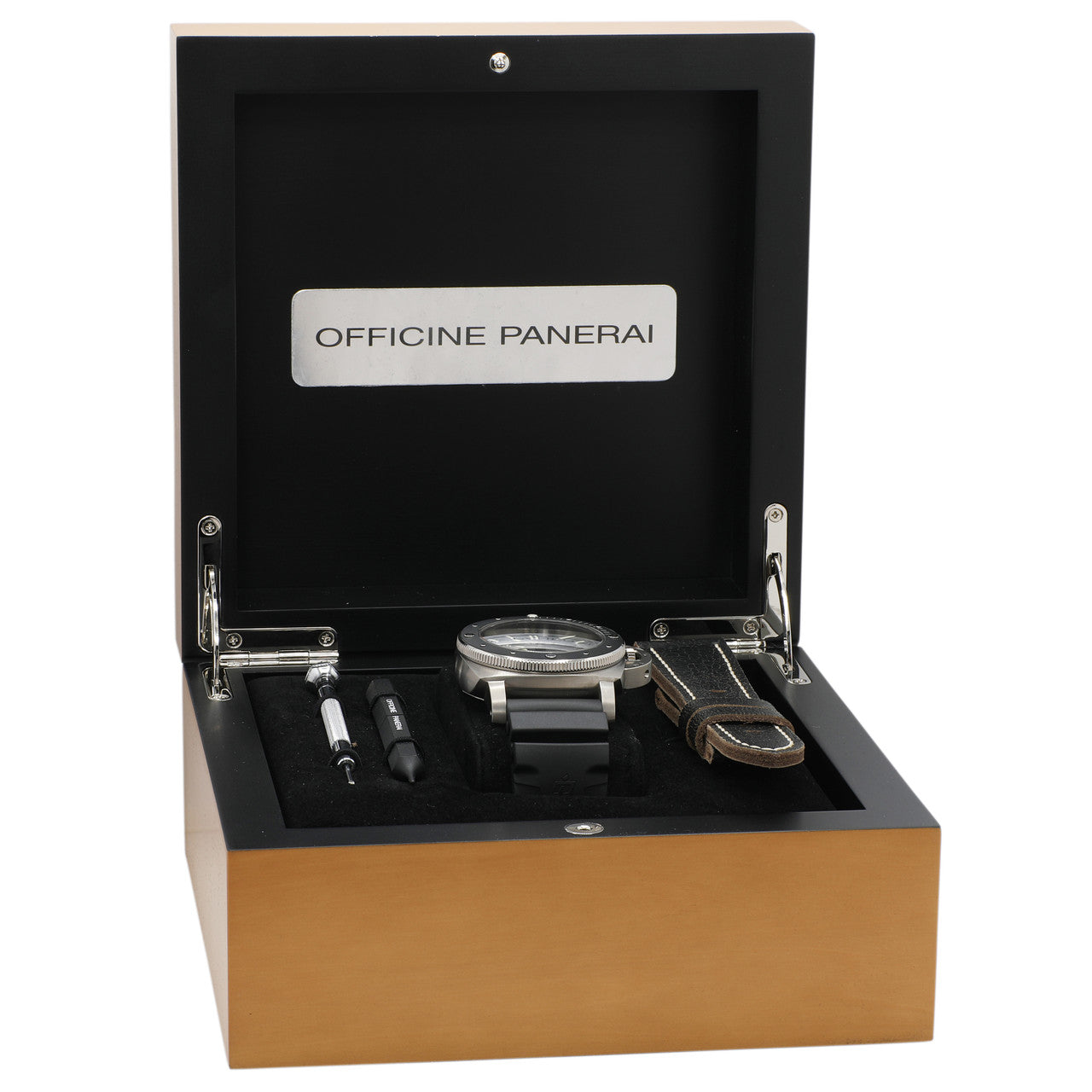 Exclusive Panerai Titanium Luminor 1950 Submersible Amagnetic 3 Days PAM00389 — Lifestyle View