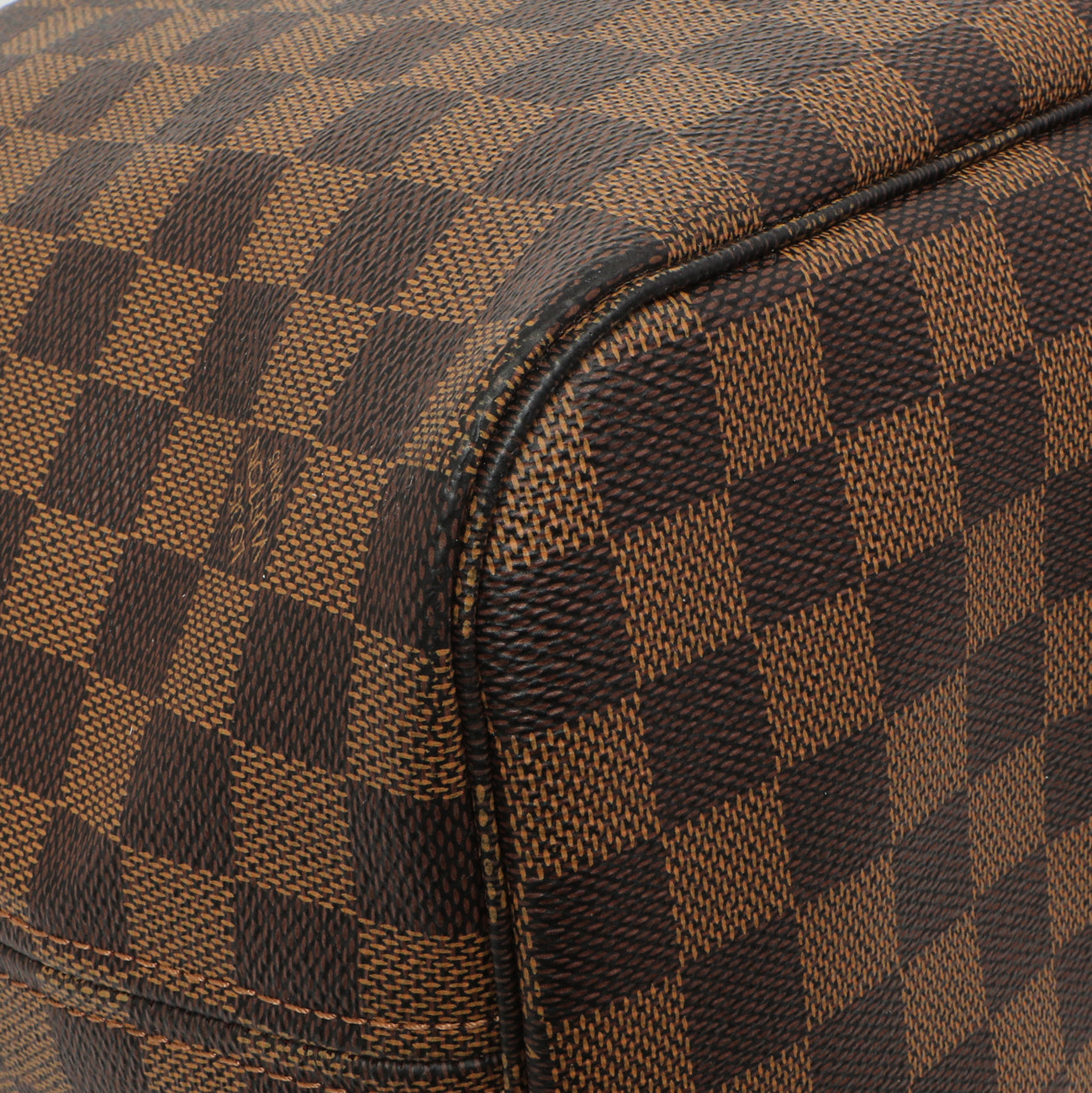 Exclusive Louis Vuitton Damier Ebene Neverfull MM — Top View