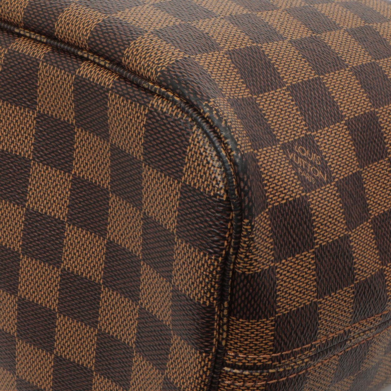 Exclusive Louis Vuitton Damier Ebene Neverfull MM — Detail View