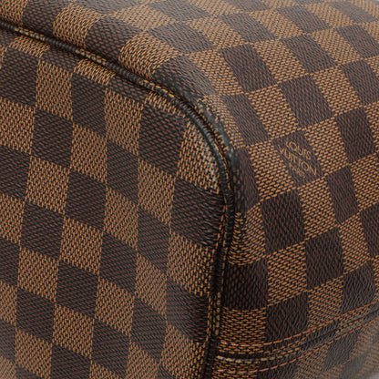 Exclusive Louis Vuitton Damier Ebene Neverfull MM — Detail View