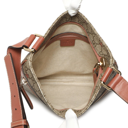 Exclusive Gucci GG Supreme Stars Flat Messenger — Alternate View 9