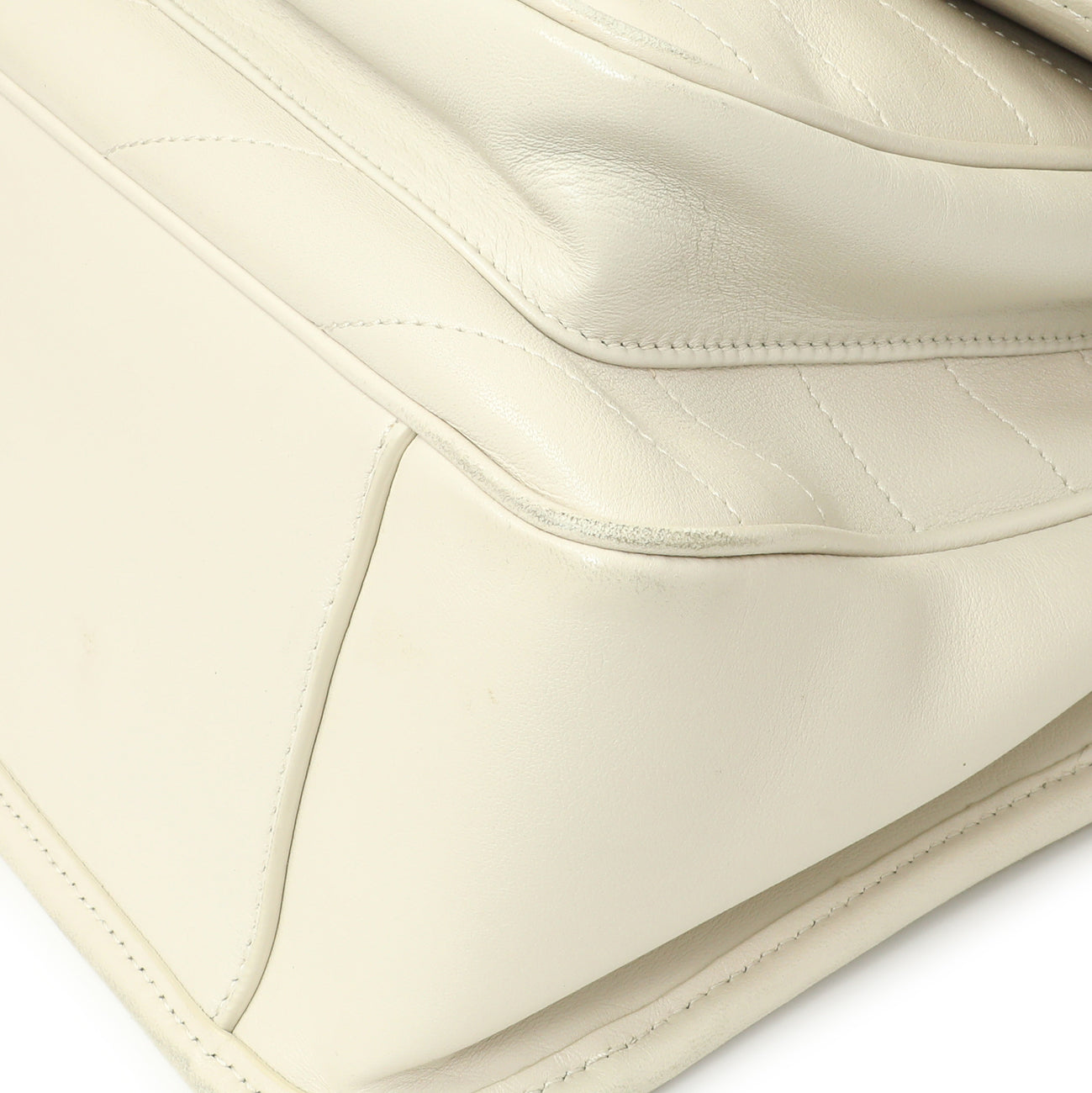 Exclusive Saint Laurent White Lambskin Matelasse Monogram Medium Niki Chain Satchel — Detail View