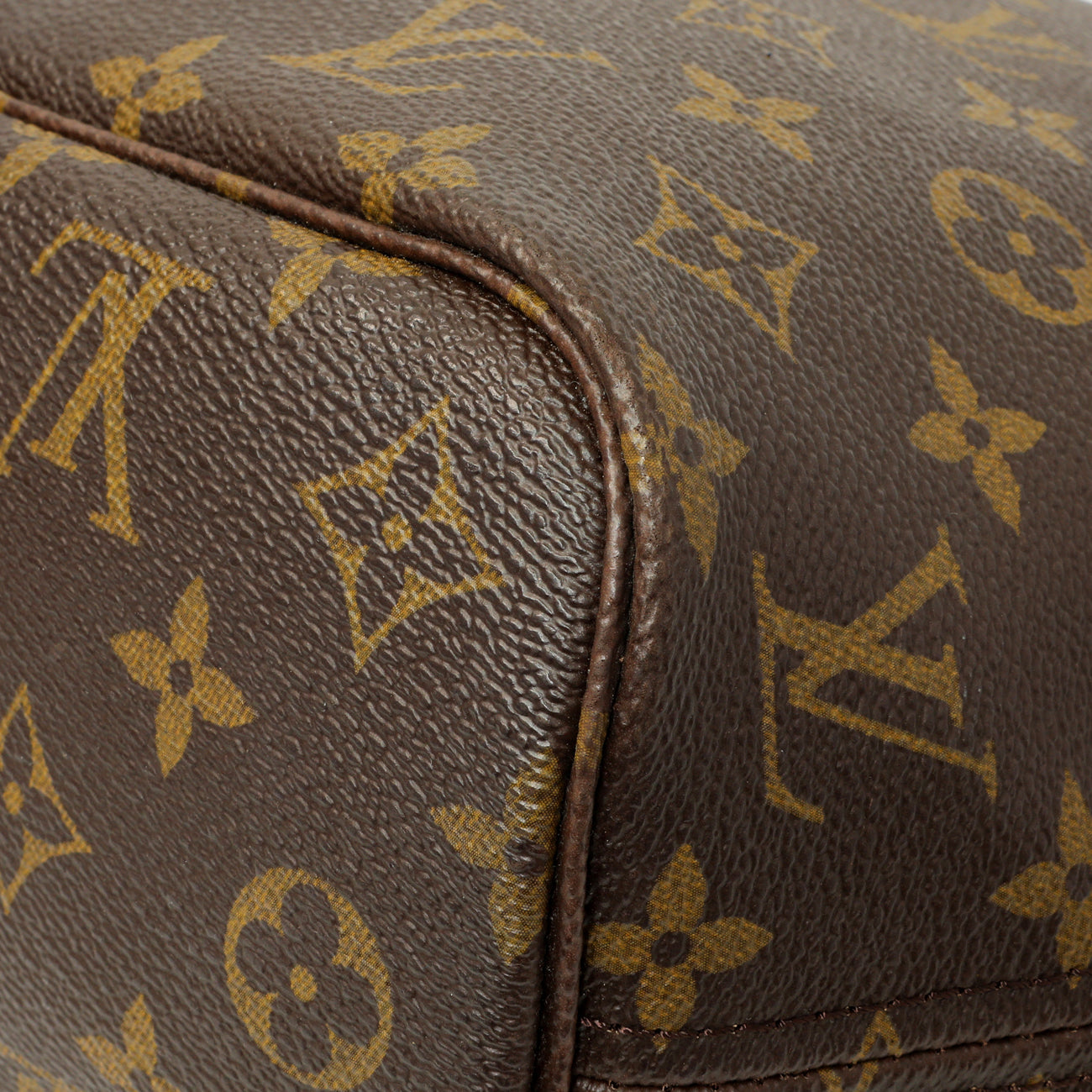 Exclusive Louis Vuitton Monogram Neverfull PM — Detail View