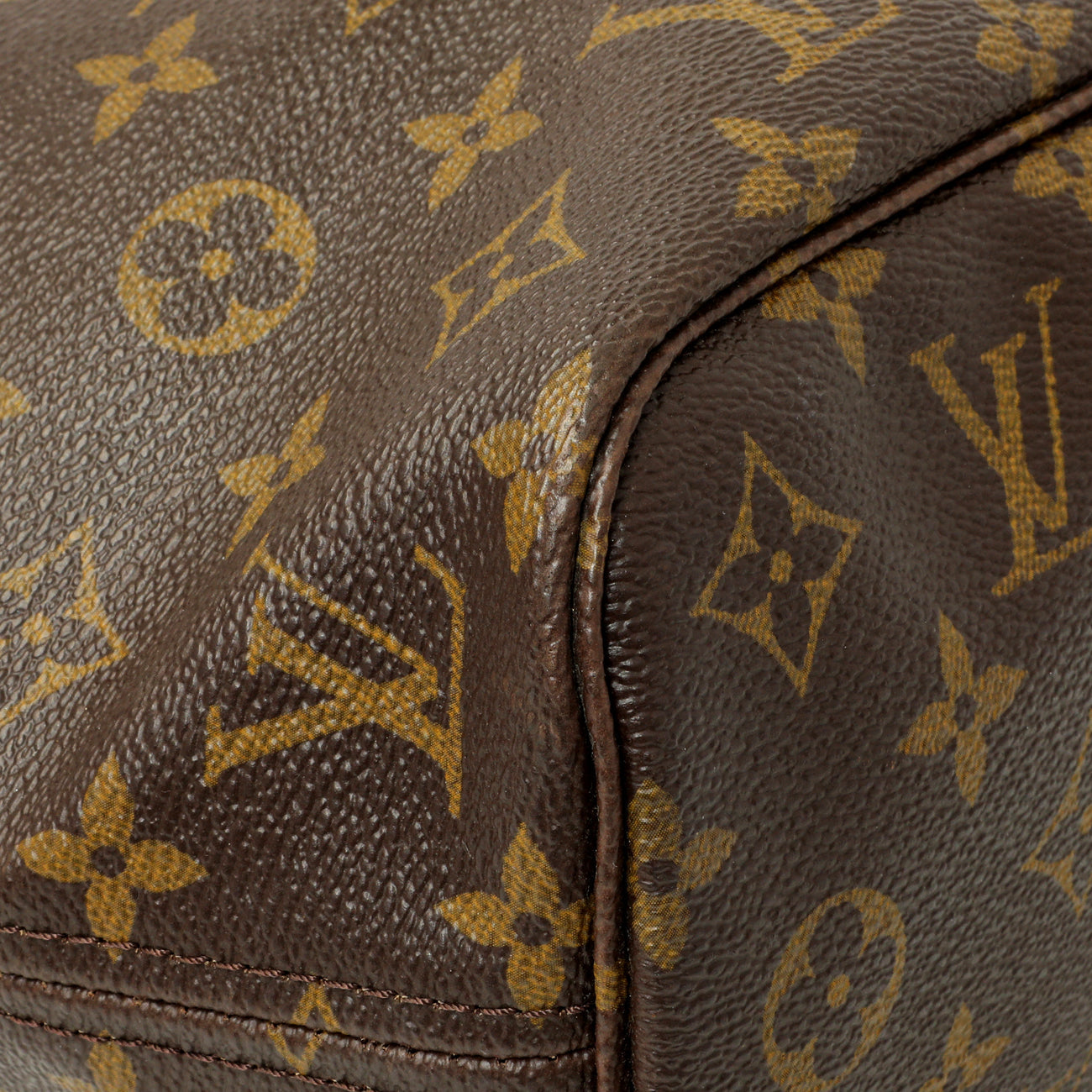 Exclusive Louis Vuitton Monogram Neverfull PM — Lifestyle View