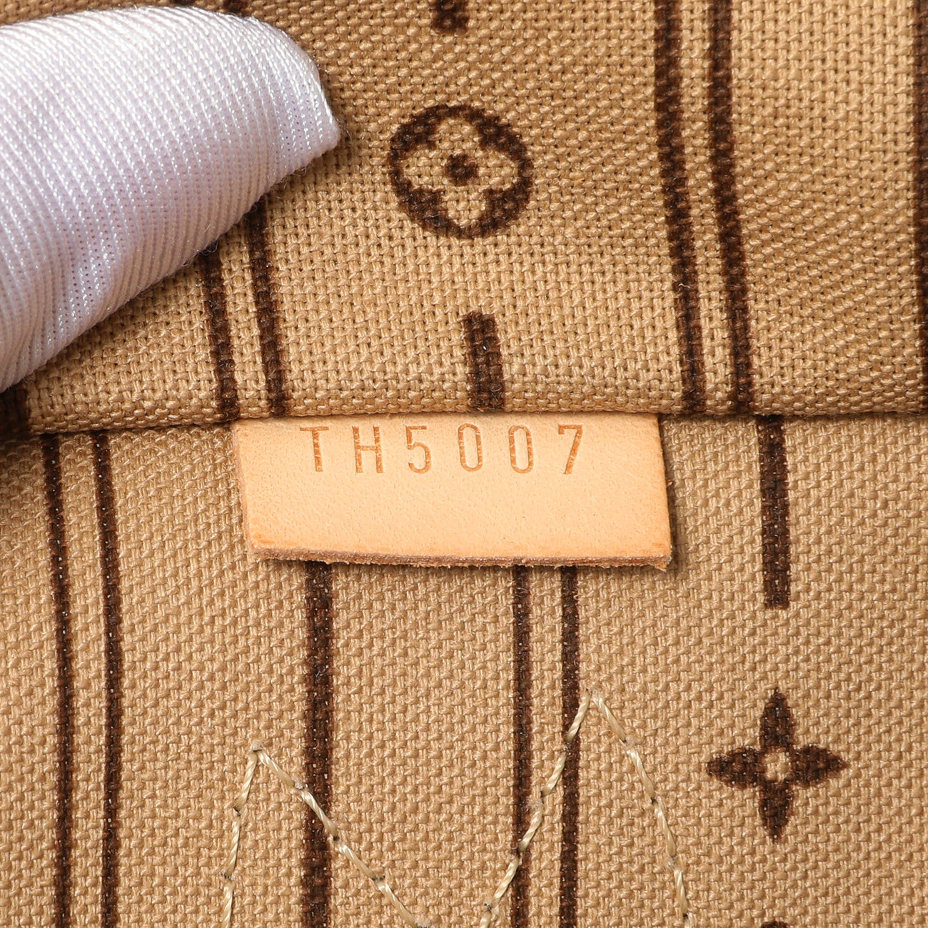 Exclusive Louis Vuitton Monogram Neverfull PM — Alternate View 10