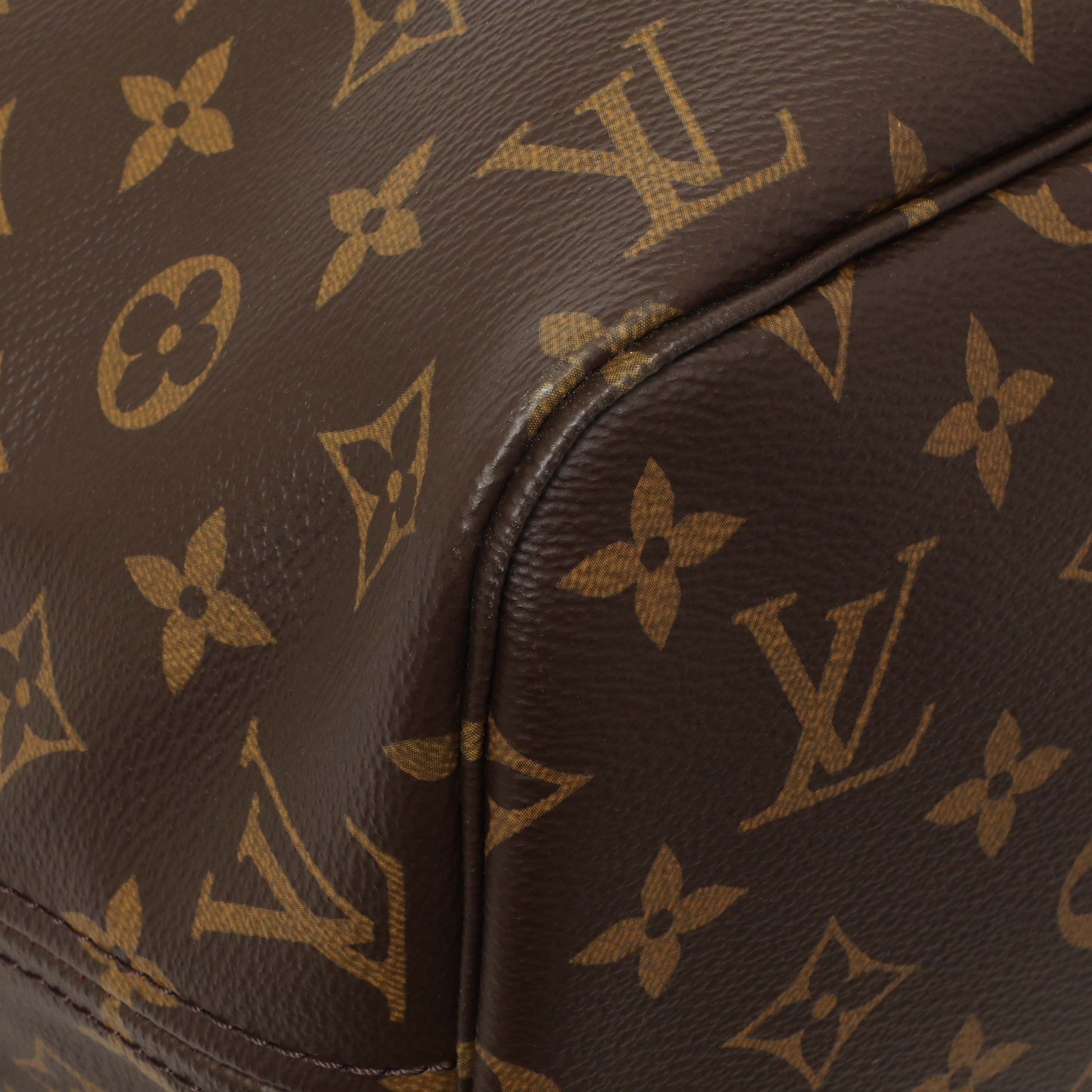 Exclusive Louis Vuitton Monogram Neverfull MM — Top View