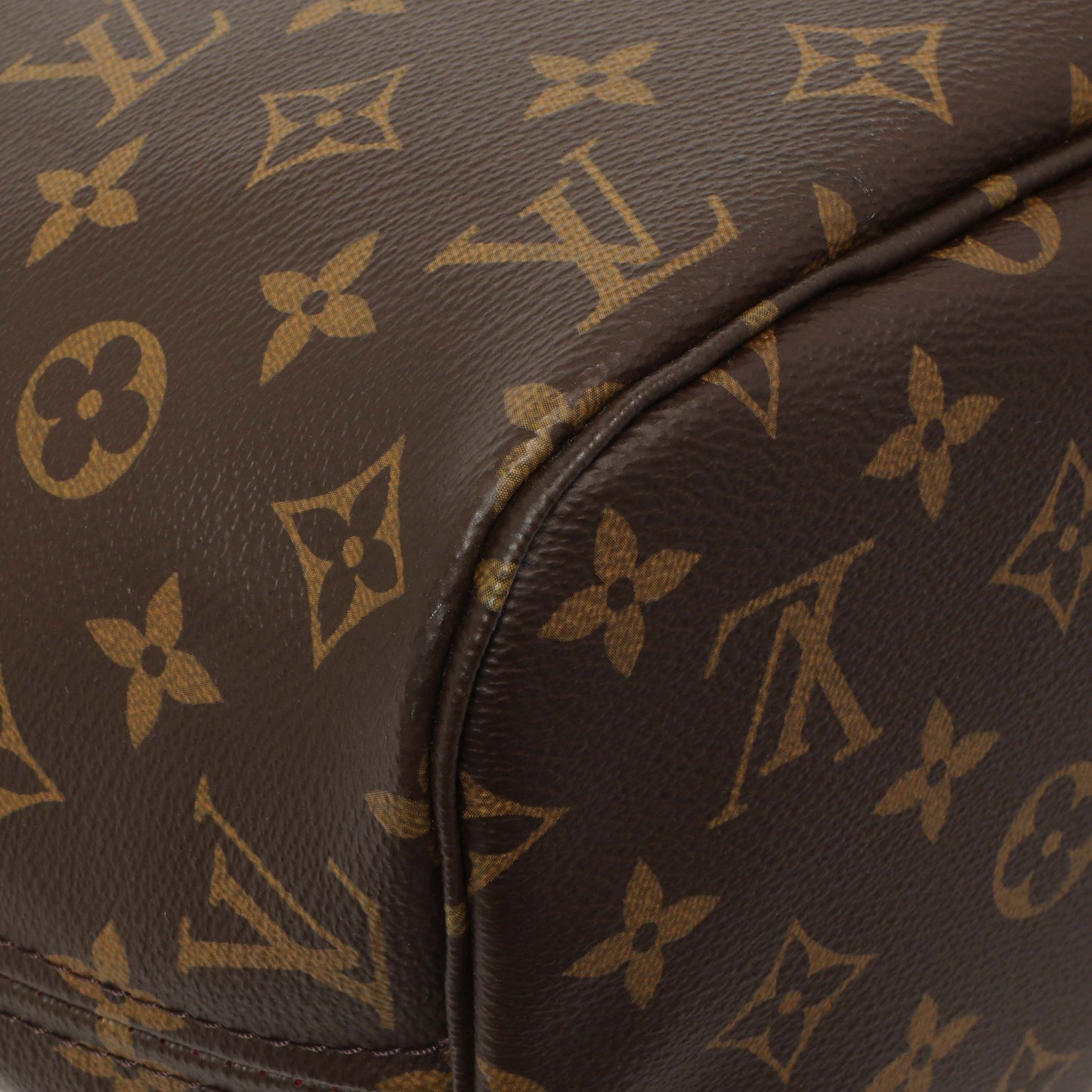 Exclusive Louis Vuitton Monogram Neverfull MM — Lifestyle View