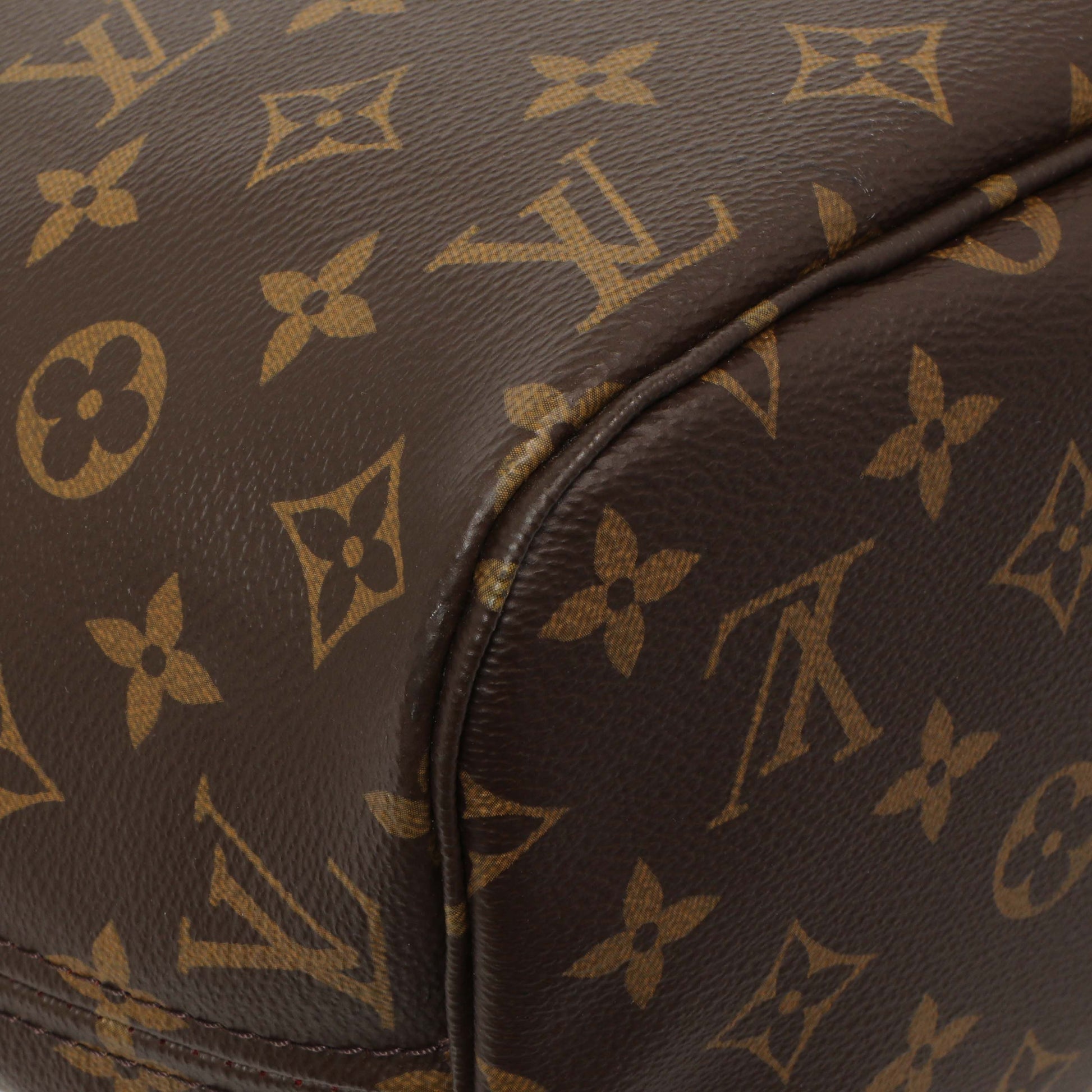 Exclusive Louis Vuitton Monogram Neverfull MM — Lifestyle View