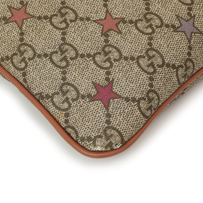 Exclusive Gucci GG Supreme Stars Flat Messenger — Detail View