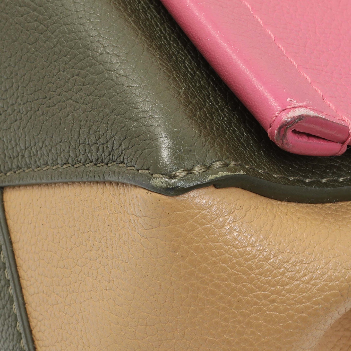 Exclusive Louis Vuitton Soft Calfskin Lockme II Chain Bag BB — Detail View
