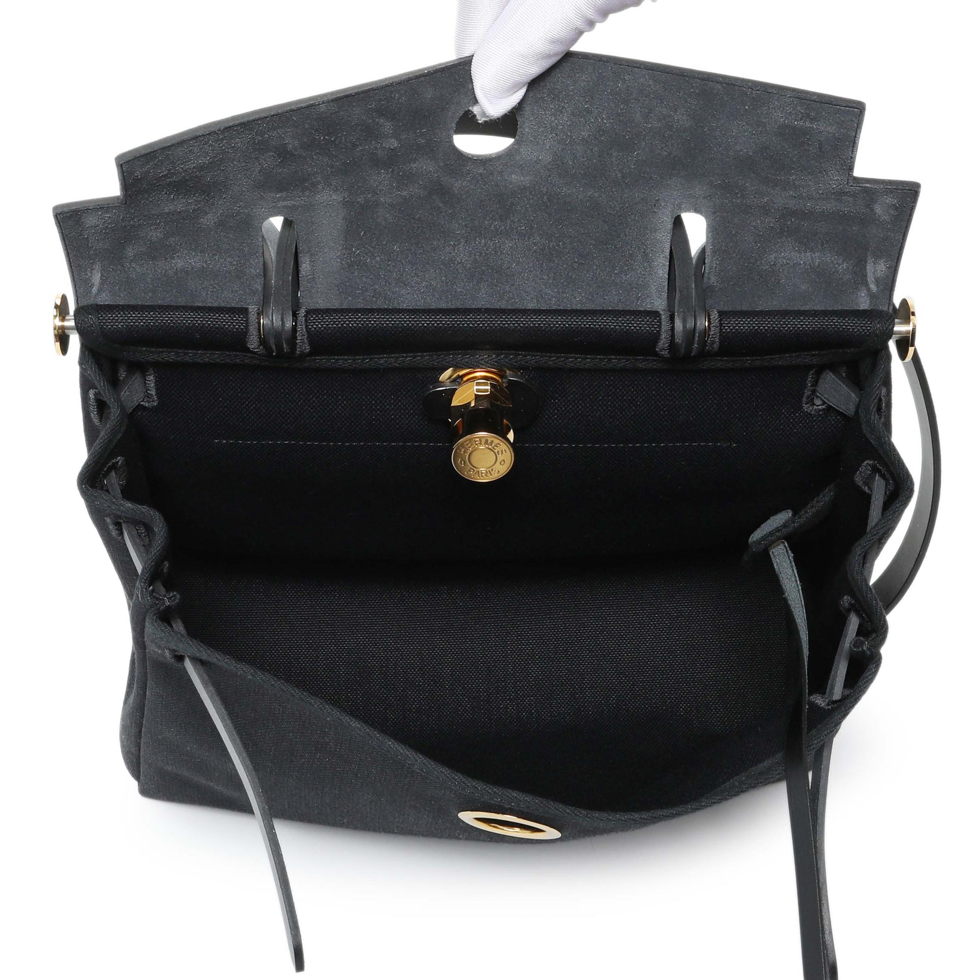 Exclusive Hermes Black Military Toile Vache Hunter Herbag Zip Retourne 31 PM — Detail View