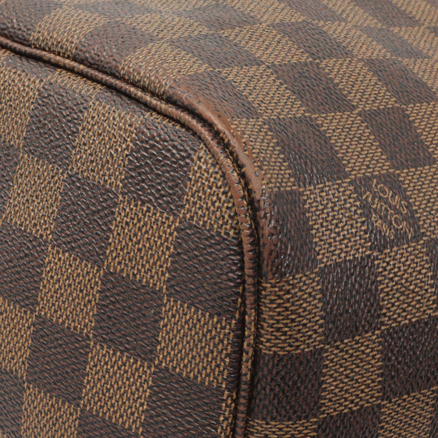 Exclusive Louis Vuitton Damier Ebene Neverfull MM — Detail View