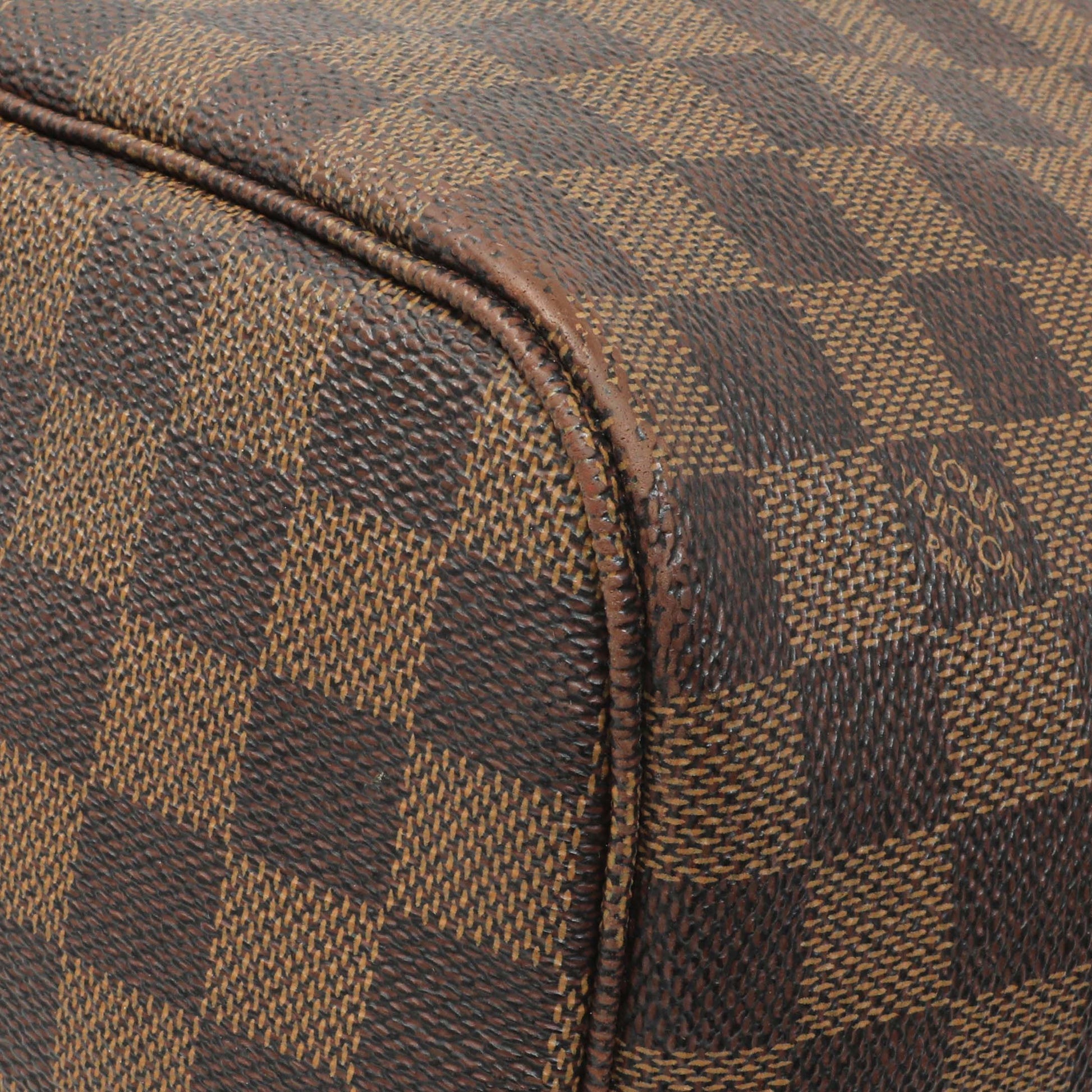 Exclusive Louis Vuitton Damier Ebene Neverfull MM — Detail View