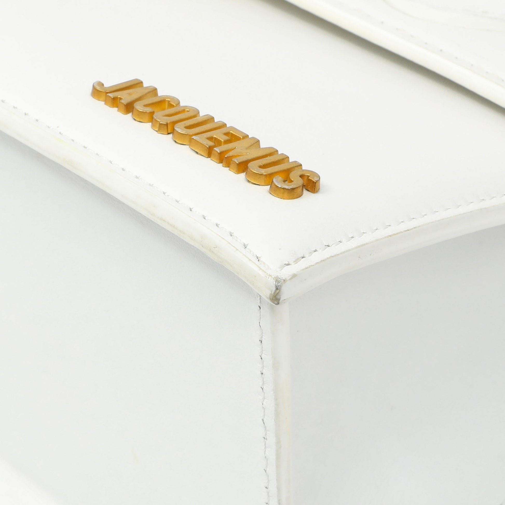 Exclusive Jacquemus White Smooth Calfskin Le Grand Chiquito — Detail View