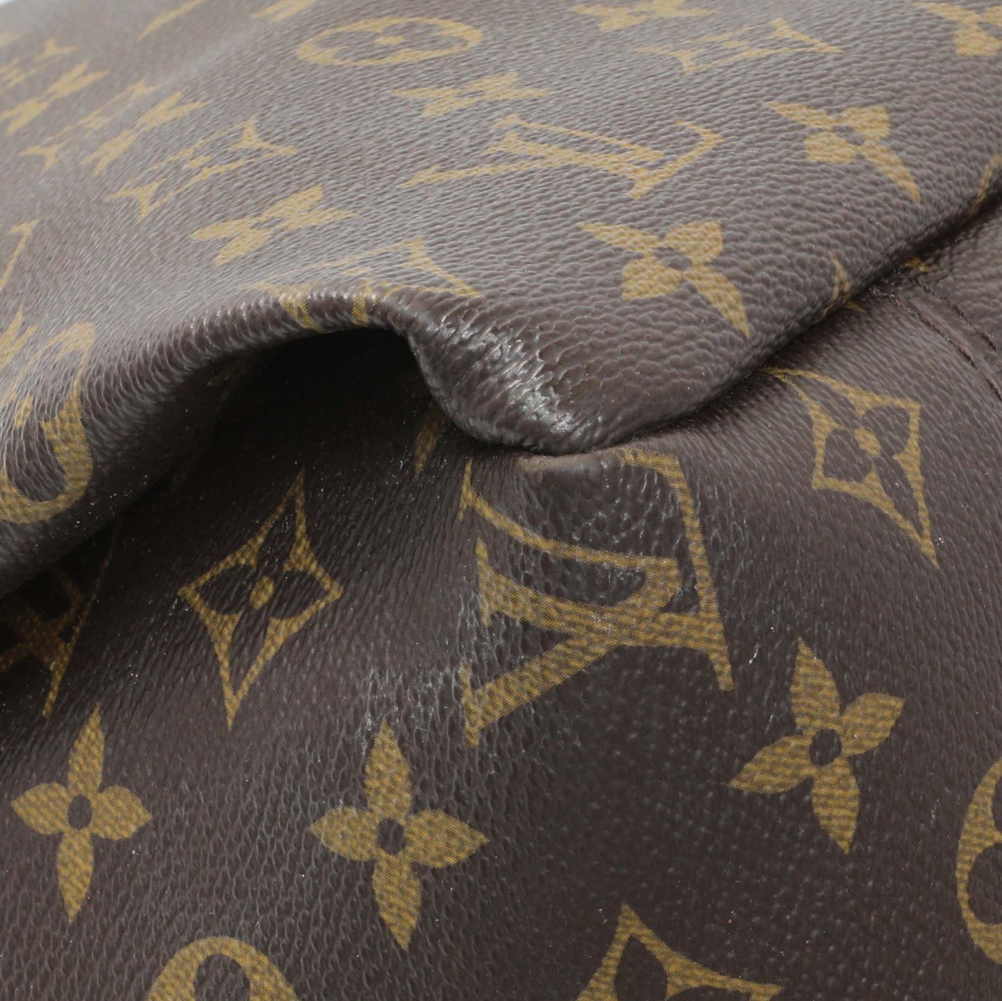 Exclusive Louis Vuitton Monogram Artsy MM — Top View